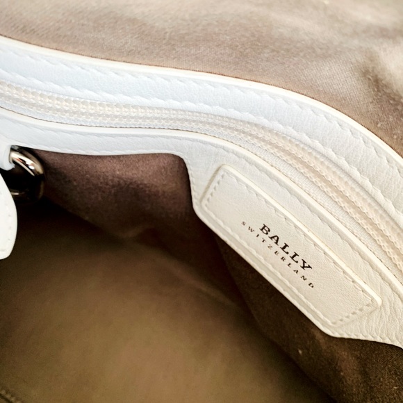 Authentic Bally bag calf skin leather perforated and logo stamped. - Picture 13 of 15